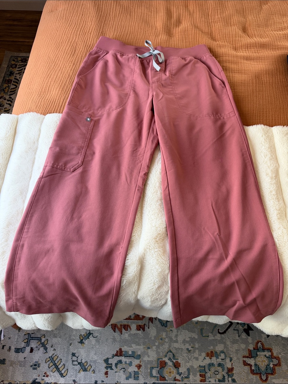 Figs High Waisted Isabel Wide Leg Scrub Pants in Mauve - Large Petite